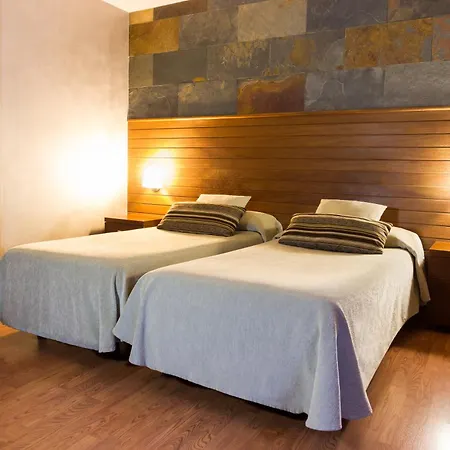 Hotell Els Cacadors De Ribes 3*