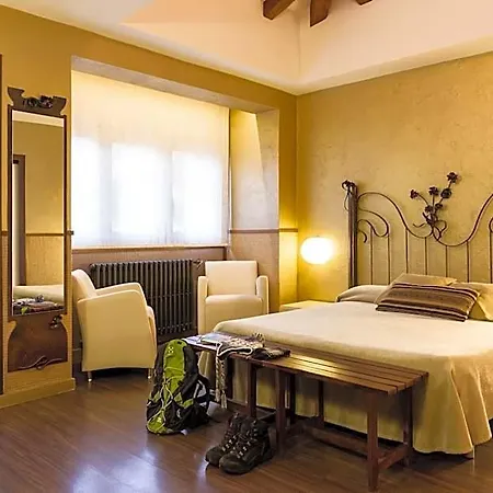 Отель Els Cacadors De Ribes 3*